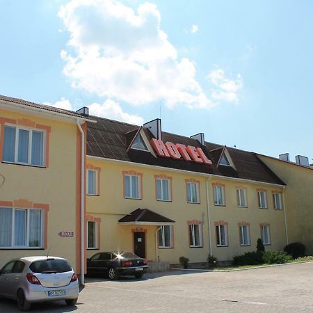 Kremin Hotell Kremenetsʼ Exteriör bild
