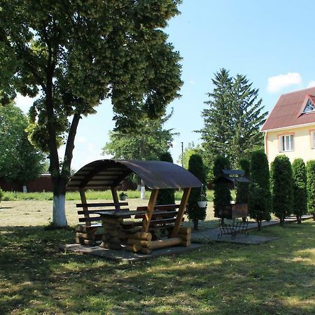 Kremin Hotell Kremenetsʼ Exteriör bild