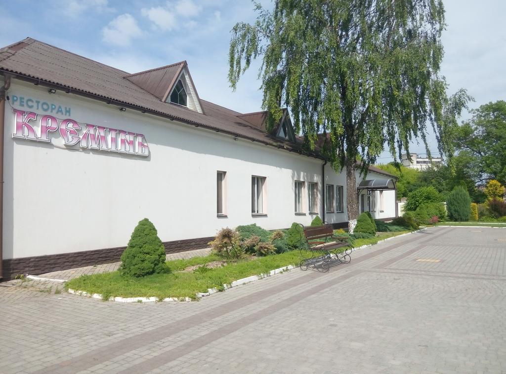 Kremin Hotell Kremenetsʼ Exteriör bild