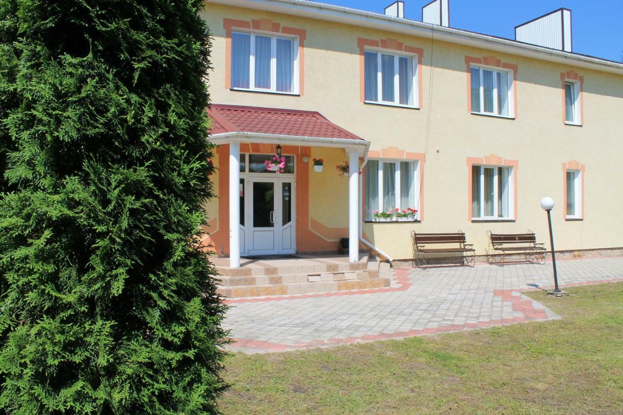 Kremin Hotell Kremenetsʼ Exteriör bild