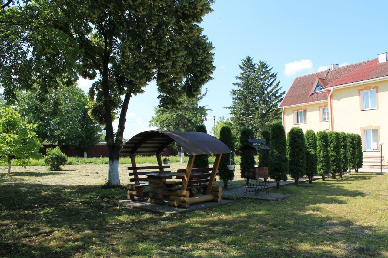 Kremin Hotell Kremenetsʼ Exteriör bild