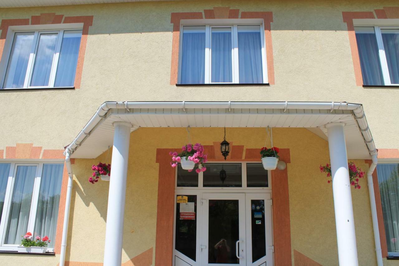 Kremin Hotell Kremenetsʼ Exteriör bild