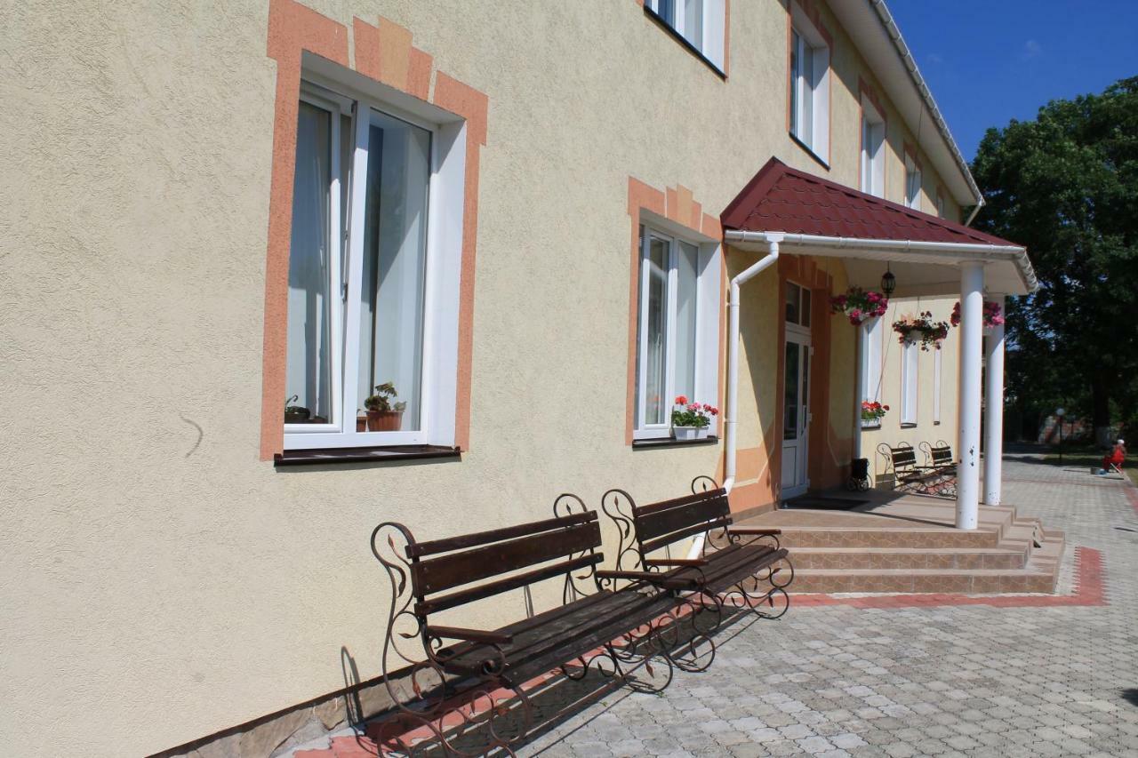Kremin Hotell Kremenetsʼ Exteriör bild