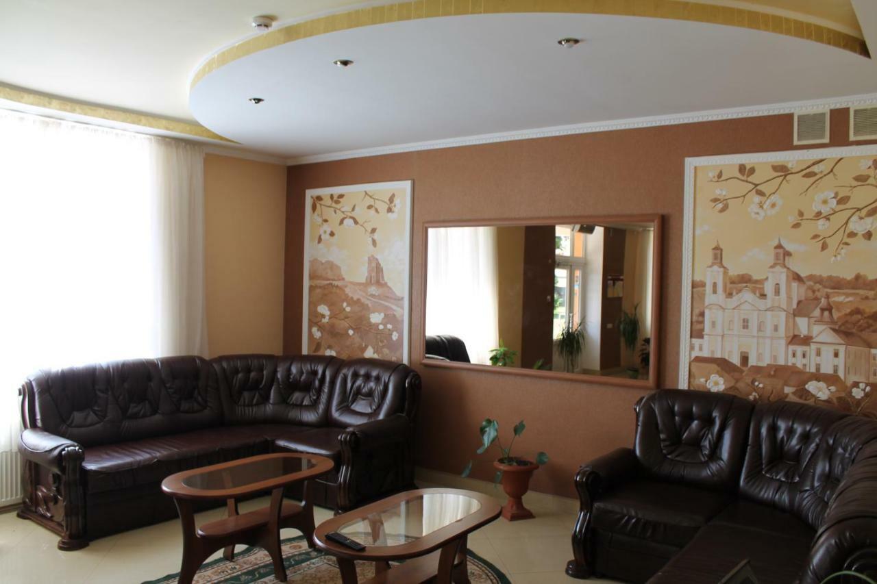 Kremin Hotell Kremenetsʼ Exteriör bild