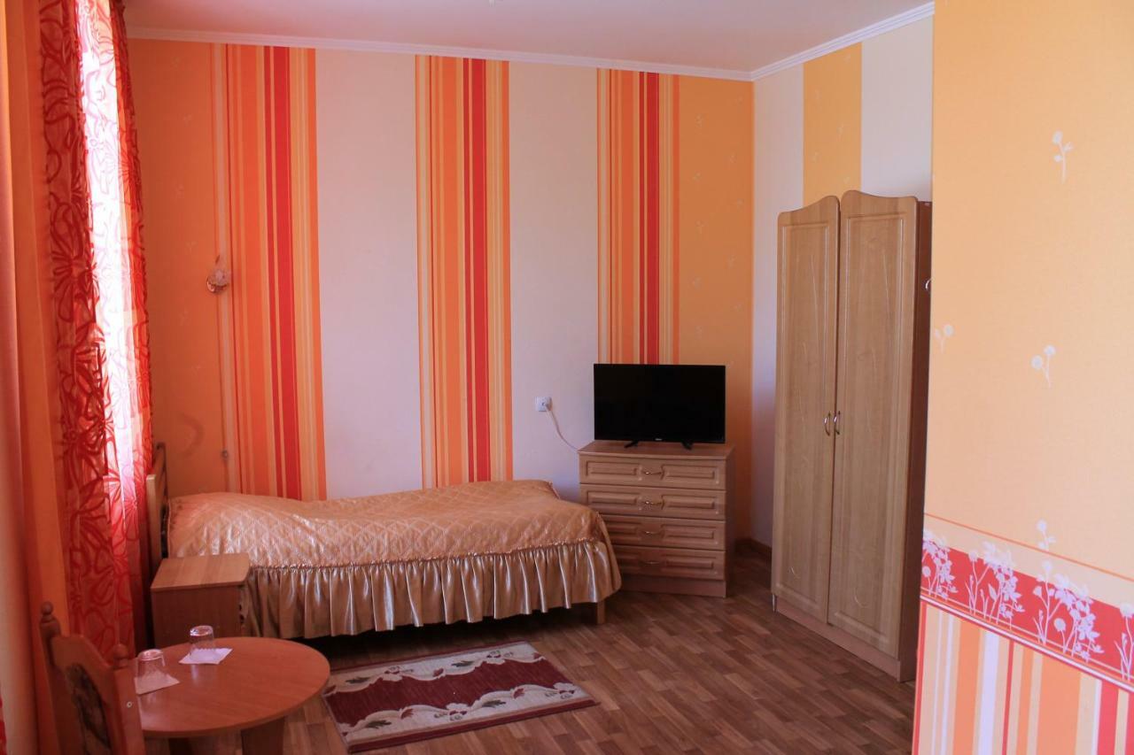 Kremin Hotell Kremenetsʼ Exteriör bild