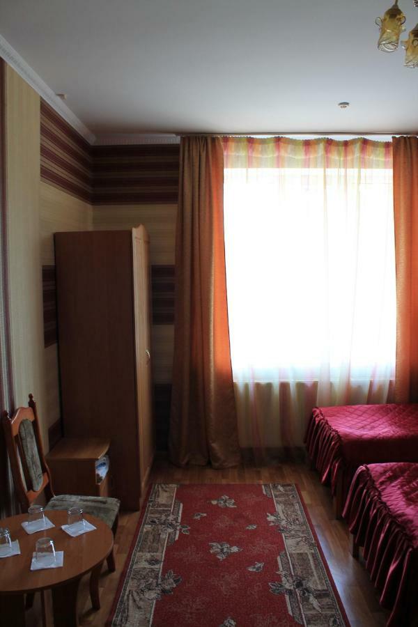 Kremin Hotell Kremenetsʼ Exteriör bild