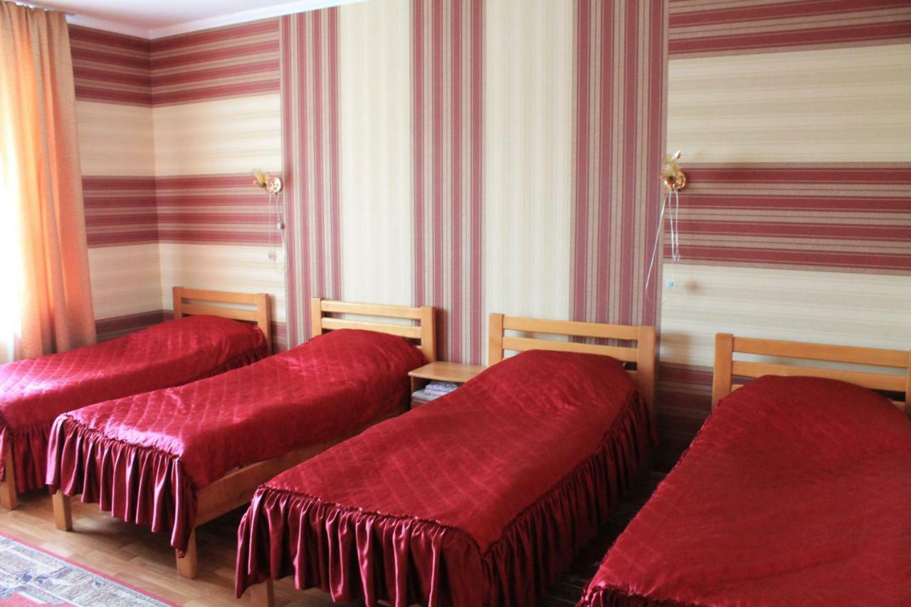 Kremin Hotell Kremenetsʼ Exteriör bild