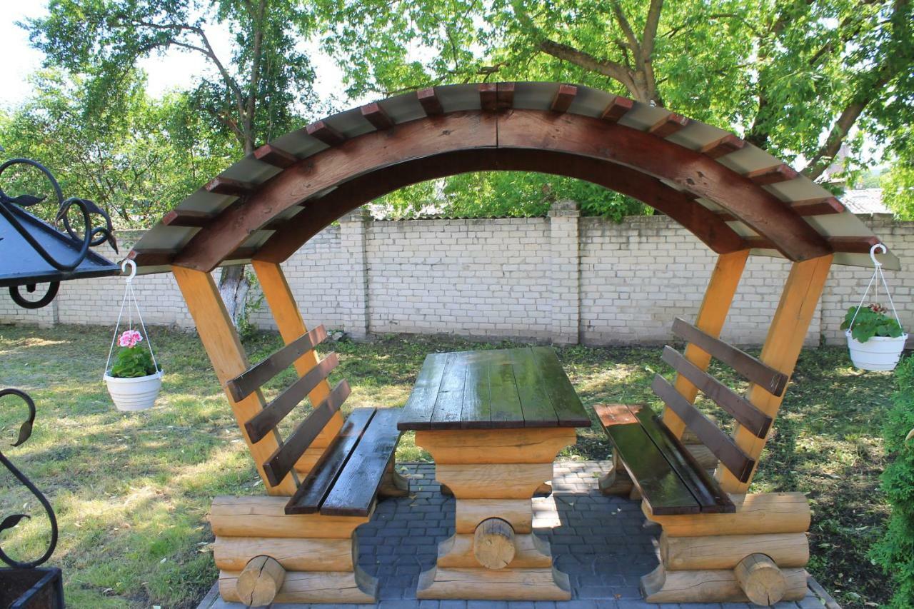 Kremin Hotell Kremenetsʼ Exteriör bild