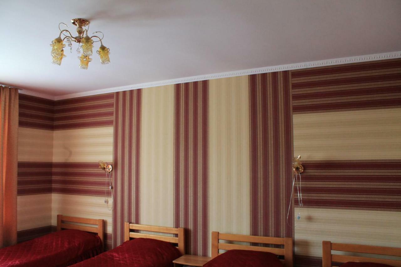 Kremin Hotell Kremenetsʼ Exteriör bild