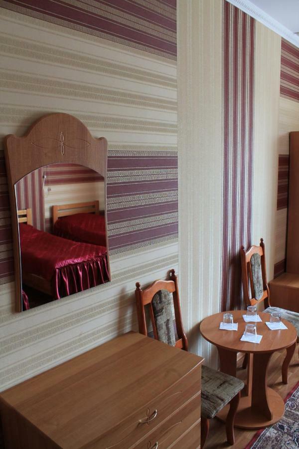 Kremin Hotell Kremenetsʼ Exteriör bild