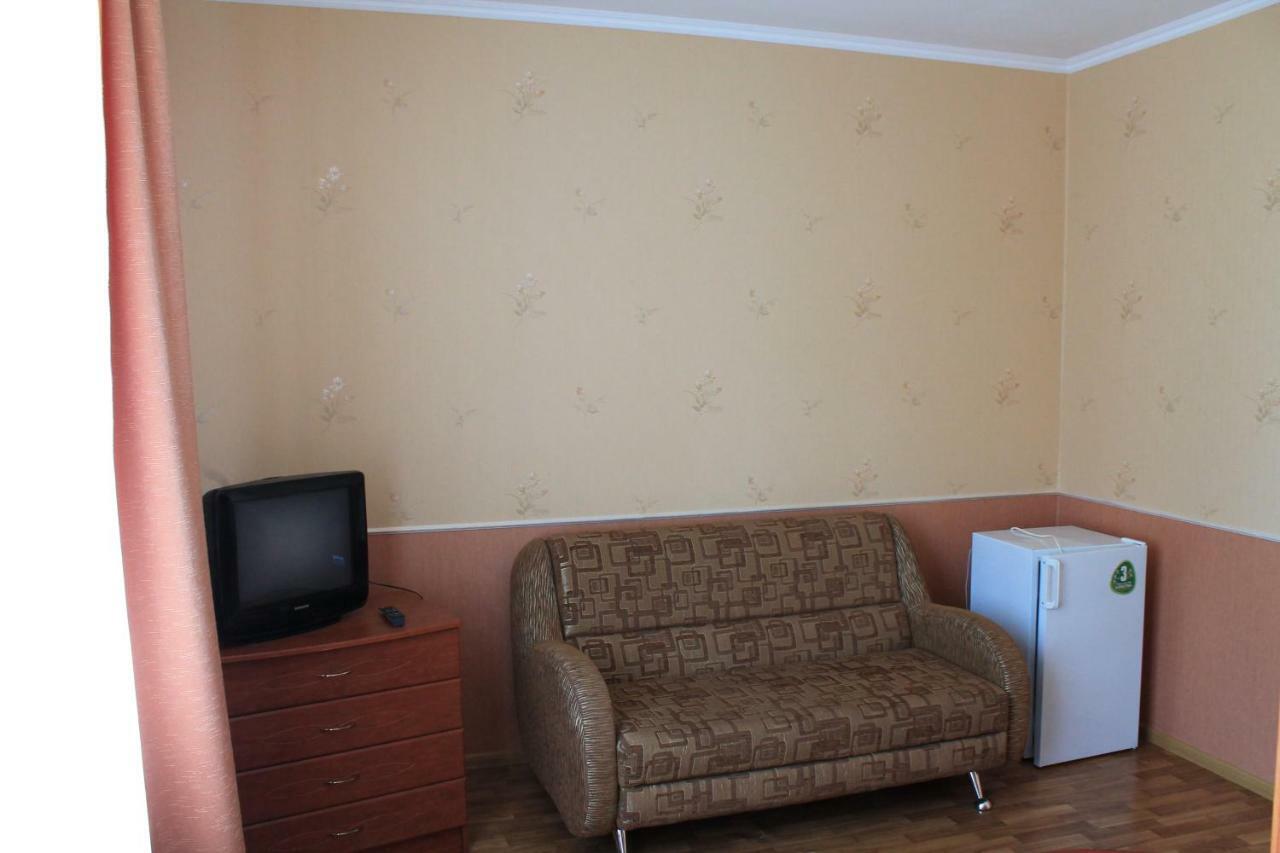 Kremin Hotell Kremenetsʼ Exteriör bild