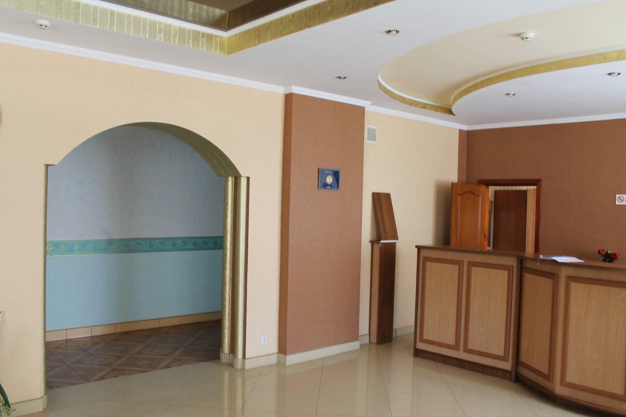 Kremin Hotell Kremenetsʼ Exteriör bild