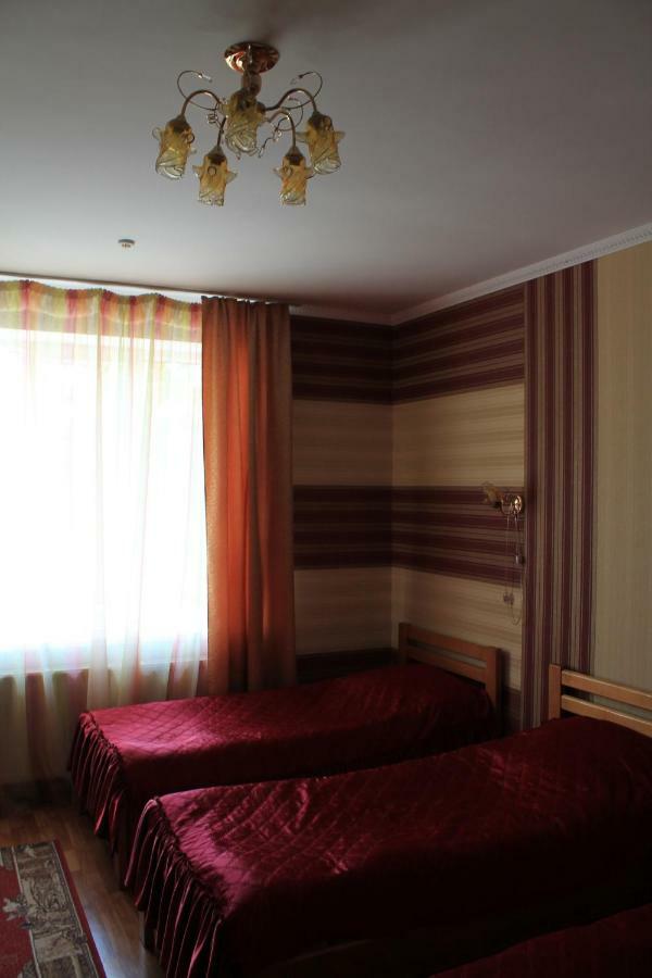Kremin Hotell Kremenetsʼ Exteriör bild