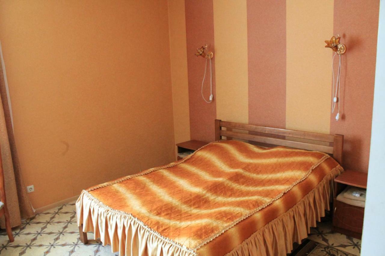 Kremin Hotell Kremenetsʼ Exteriör bild