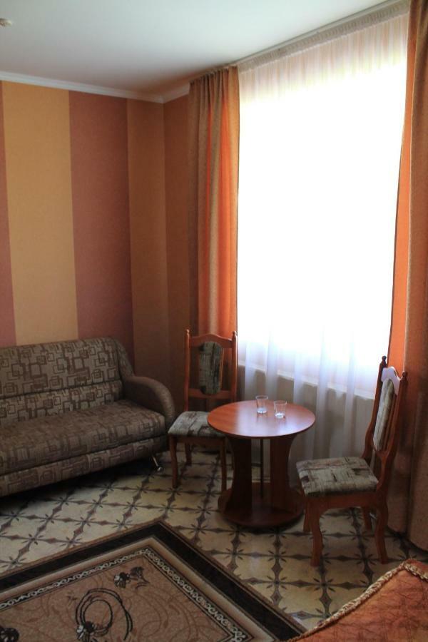 Kremin Hotell Kremenetsʼ Exteriör bild