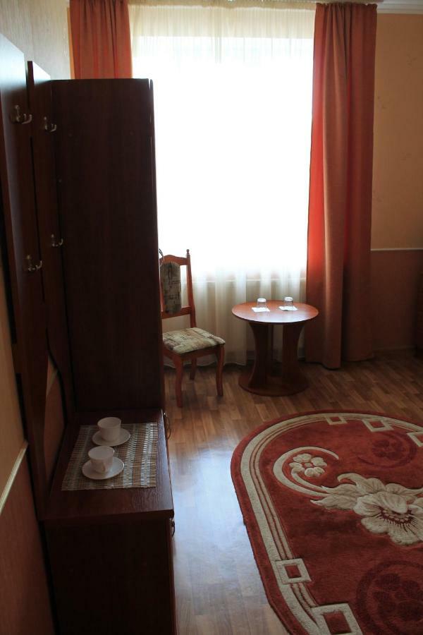 Kremin Hotell Kremenetsʼ Exteriör bild