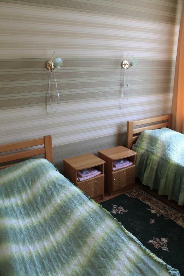 Kremin Hotell Kremenetsʼ Exteriör bild