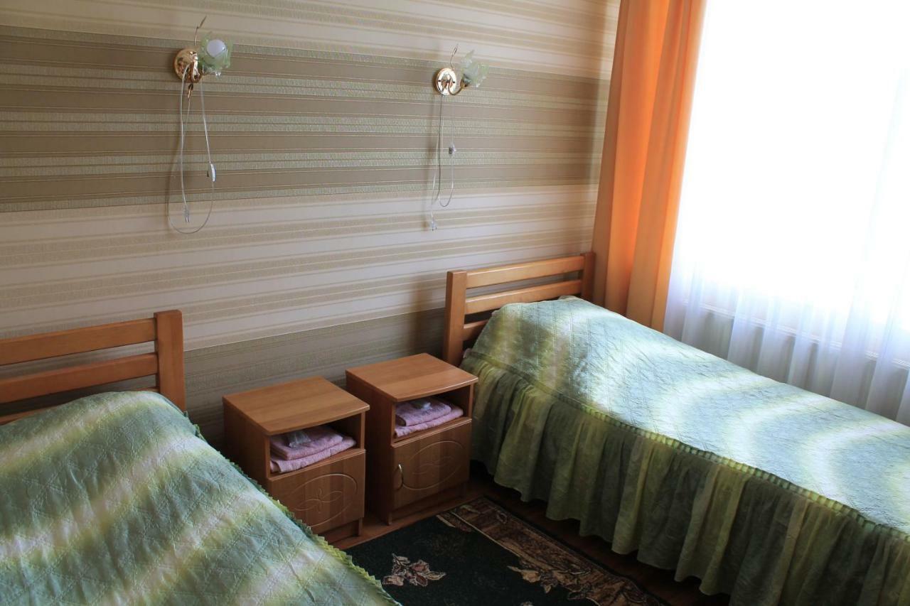 Kremin Hotell Kremenetsʼ Exteriör bild