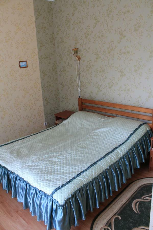 Kremin Hotell Kremenetsʼ Exteriör bild