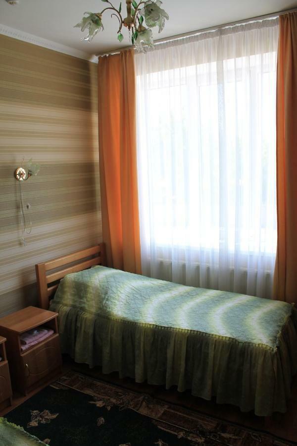 Kremin Hotell Kremenetsʼ Exteriör bild
