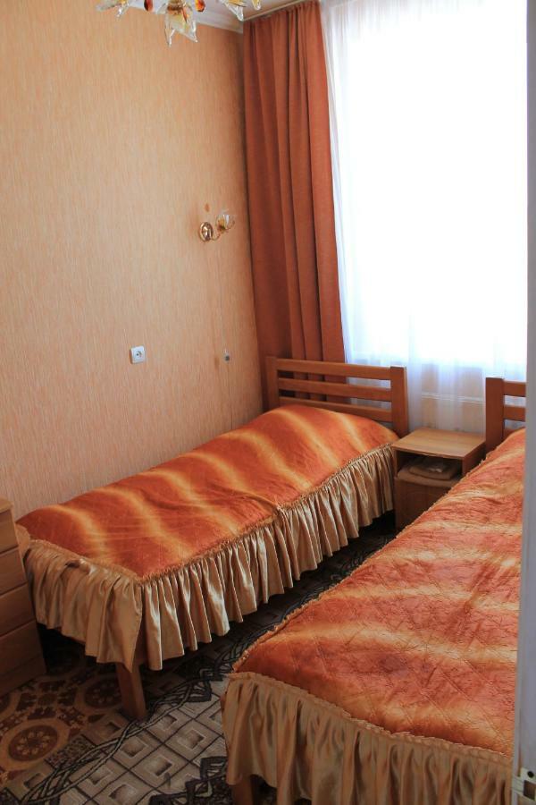 Kremin Hotell Kremenetsʼ Exteriör bild