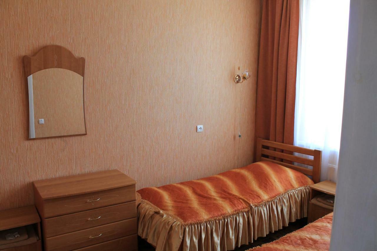 Kremin Hotell Kremenetsʼ Exteriör bild