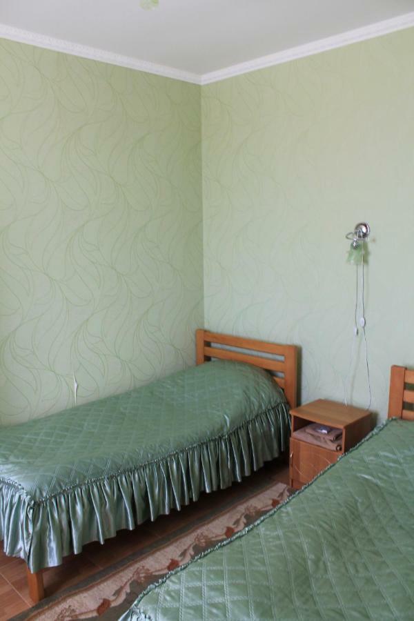 Kremin Hotell Kremenetsʼ Exteriör bild