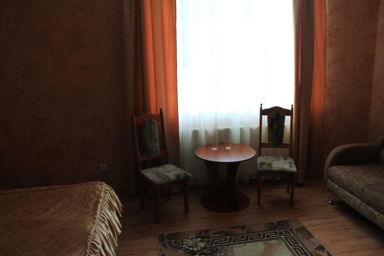Kremin Hotell Kremenetsʼ Exteriör bild