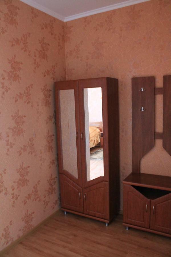 Kremin Hotell Kremenetsʼ Exteriör bild