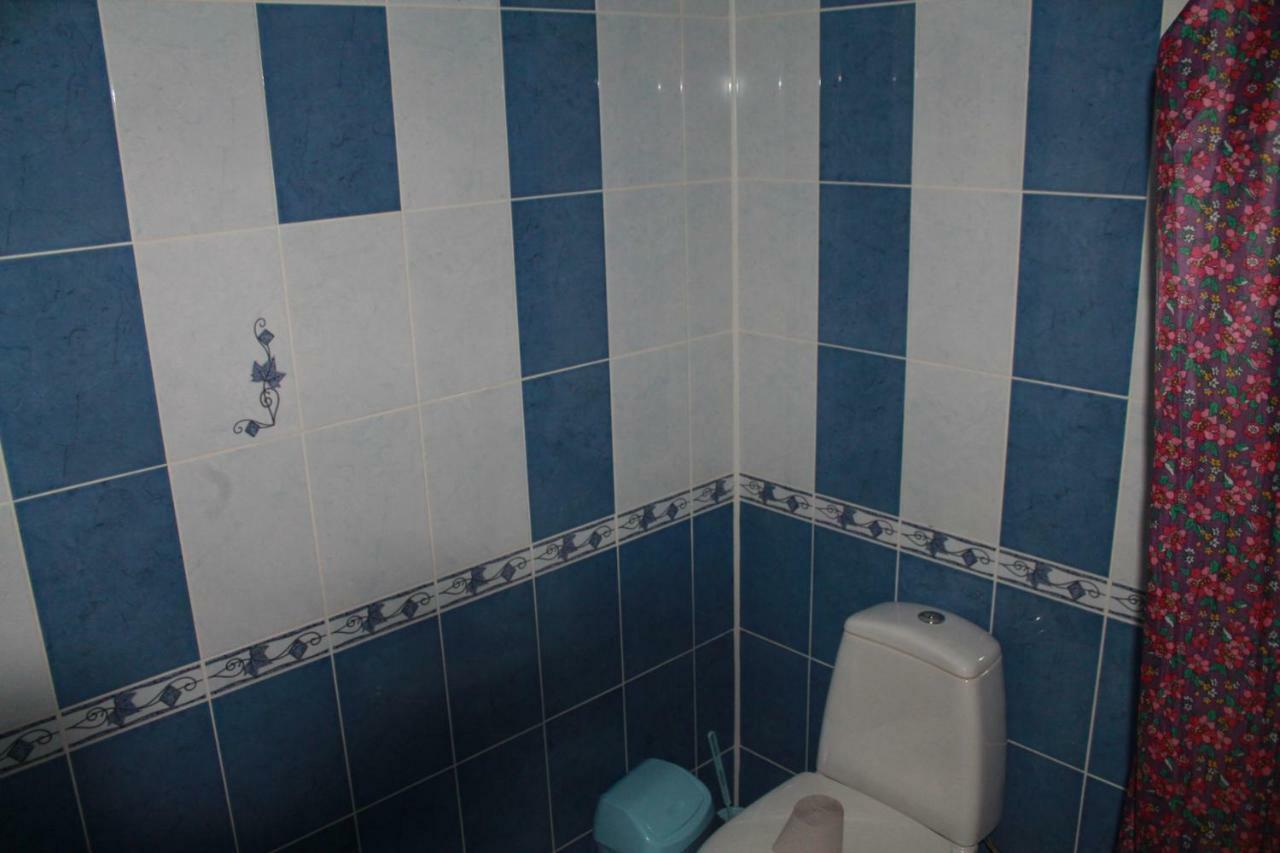 Kremin Hotell Kremenetsʼ Exteriör bild