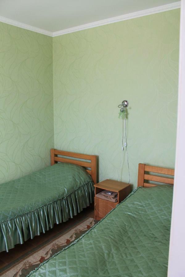 Kremin Hotell Kremenetsʼ Exteriör bild