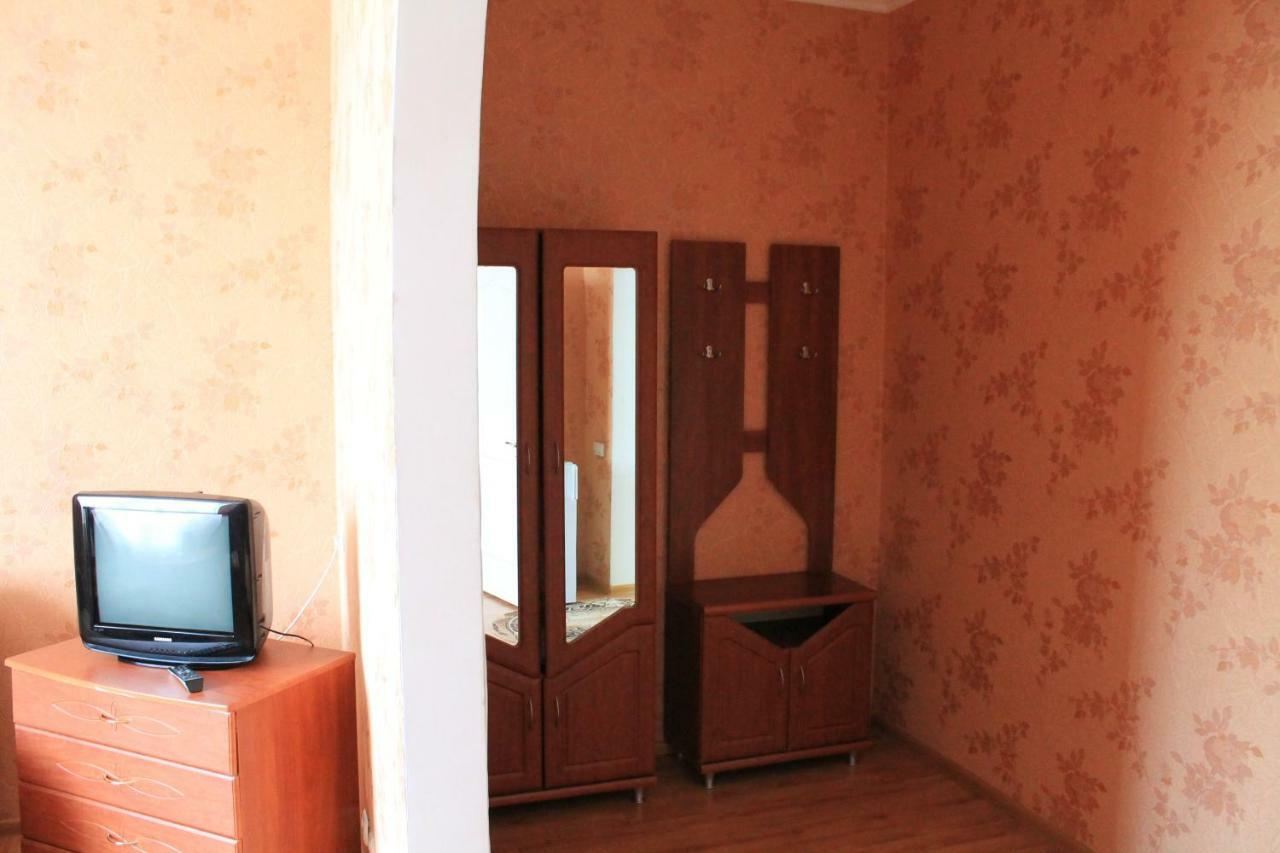 Kremin Hotell Kremenetsʼ Exteriör bild