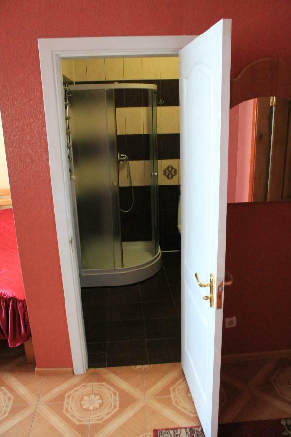 Kremin Hotell Kremenetsʼ Exteriör bild