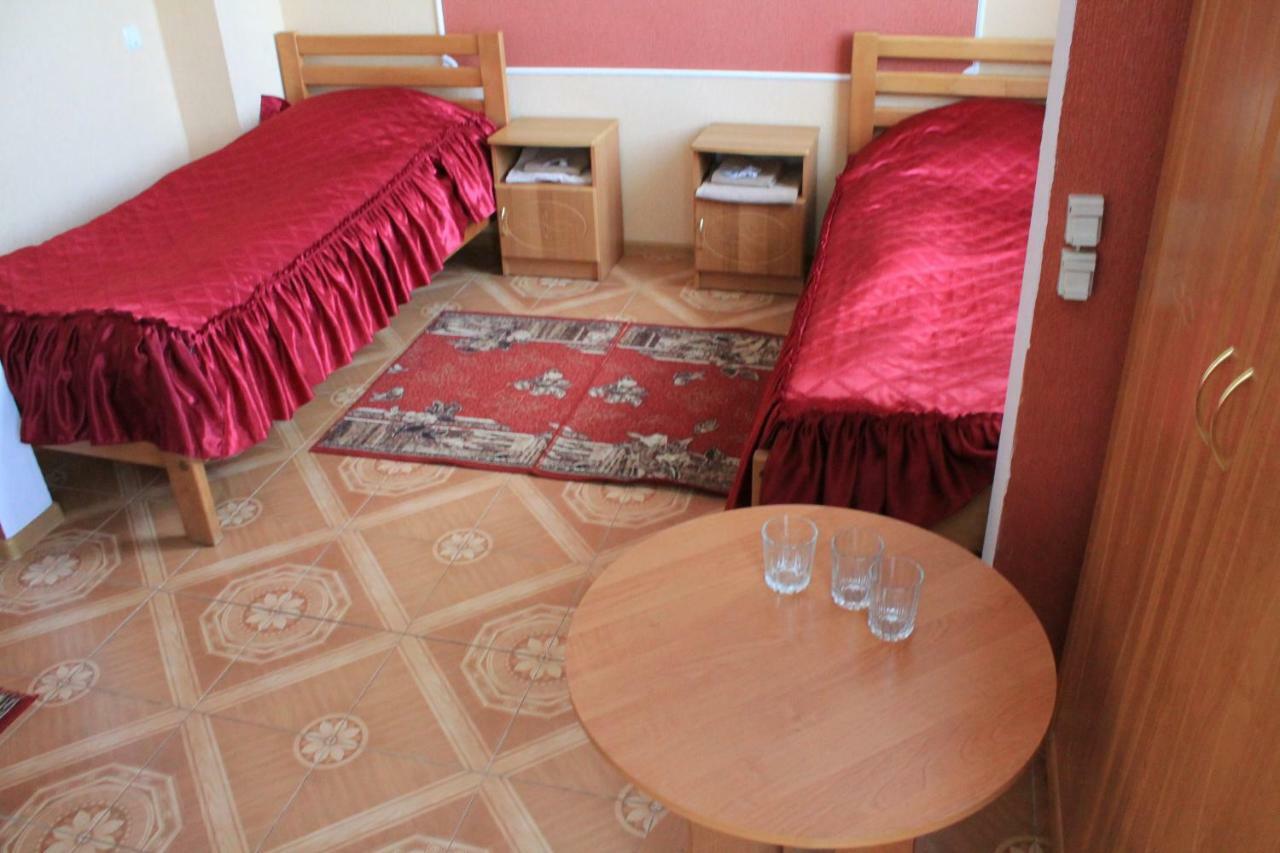 Kremin Hotell Kremenetsʼ Exteriör bild