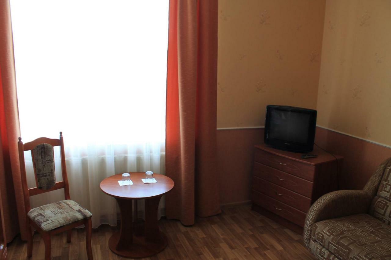 Kremin Hotell Kremenetsʼ Exteriör bild