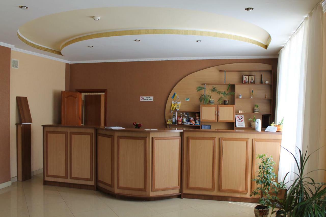 Kremin Hotell Kremenetsʼ Exteriör bild